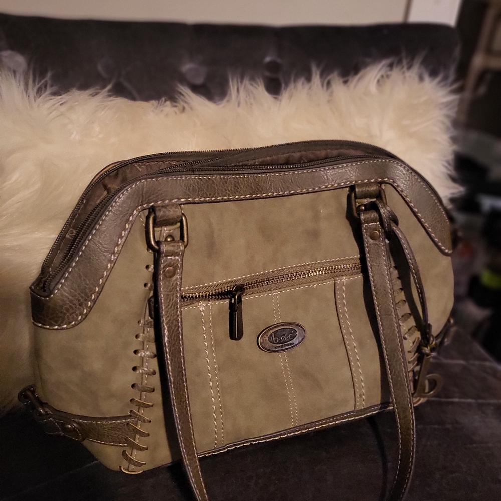 BOC Green Leather Purse 8.4 H 11.9 W 4.4 D